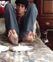 Sexy barefoot boys 5d1a4a40bc45e.jpg
