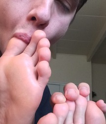 Sucking boy toes 5d1c96cecf898.jpg