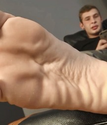 Boyfeet 2 5d1dbf1781d77.jpg