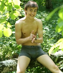 Eric outdoor 5d1e0cc90f552.jpg