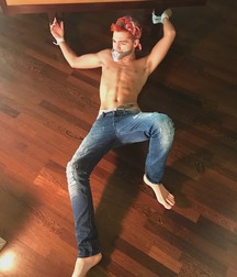 Loving boy feet 5d1e61e4c1862.jpg