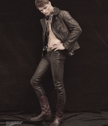 Leatherpants 5d1e66f2cfe33.jpg