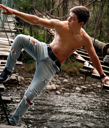 Falling in love to 5d1f53a99863d.jpg