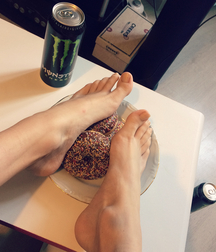 Frensh EMO and foot master 5d1f66afc3d50.jpg