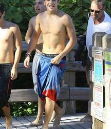 Sportsboys in shorts 5d2103fa435ee.jpg