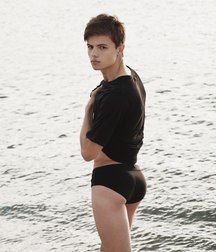 Beautiful male models 5d2200daea440.jpg