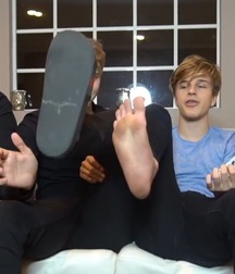 Addicted to feet 5d223cfaee8ec.jpg
