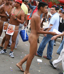 Beautiful barefoot hotties 5d2358ab271a4.jpg