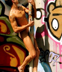 Beautiful barefoot hotties 5d2358d4a6269.jpg
