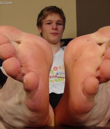 Love sniffing boyfeet 5d24b0a27ca55.jpg
