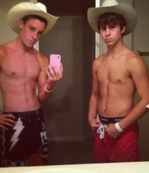 Twinks in summer holidays 5d24d8e3731d8.jpg