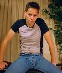 Hotties in jeans 4 5d24e54a9a303.jpg