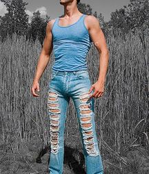 Hotties in jeans 4 5d24e54d69683.jpg