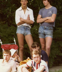 Hotties in jeans 4 5d24e5644e5fa.jpg