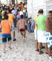 Boys taking a leak 4 5d28eed264af1.jpg