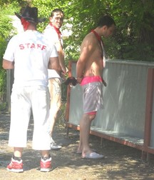 Boys taking a leak 4 5d28eeda329f9.jpg