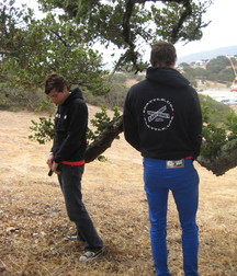 Boys taking a leak 4 5d28ef11330ca.jpg
