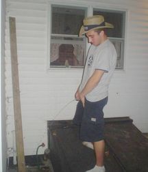 Pissing guys 5d28f13ce7c32.jpg