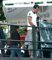 Pissing guys 5d28f161718ad.jpg