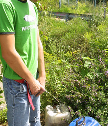 Pissing guys 5d28f17a5c54c.jpg