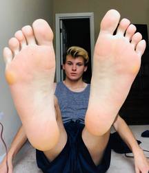 You'd better worhsip these feet 5d29ee1e37d85.jpg