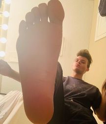You'd better worhsip these feet 5d29ee2d5ac1c.jpg