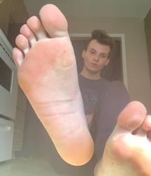 You'd better worhsip these feet 5d29ee2eb4436.jpg