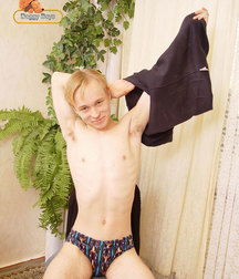 Kenny 5d2a19ada8723.jpg