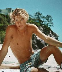 Hotties on hot days 5d2a5c17386bb.jpg