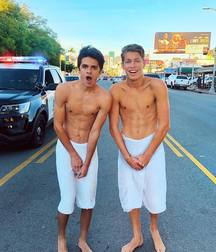 Hotties on hot days 5d2a5c2424c87.jpg