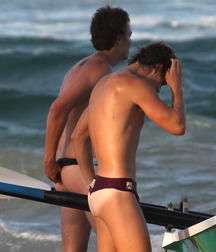 Hotties on hot days 5d2a5c447f615.jpg