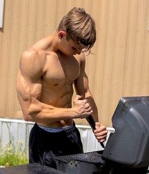 Hotties on hot days 5d2a5c5c9354f.jpg
