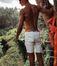 Hotties on hot days 5d2a5d1b50cb2.jpg