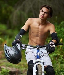 Well built college boys 5d2b657b1471e.jpg