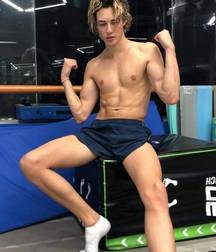 Boys in summer holidays 5d2b8d9b9a791.jpg