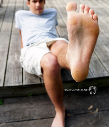 Under boys feet 3 5d2d0b83b7bb1.jpg