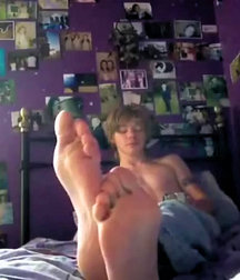 Under boys feet 3 5d2d0b9d5db37.jpg