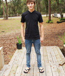 You like my feet and flip flops 5d34cd312fe5c.jpg