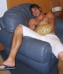 You like my feet and flip flops 5d34cd4017409.jpg