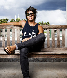 You like my feet and flip flops 5d34cd5286e2d.jpg