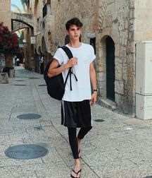 You like my feet and flip flops 5d34cd874ea59.jpg