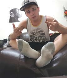 Smelly boy socks 5d35ee850f481.png