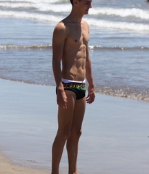 Loving boys feet 5d3627962de96.jpg