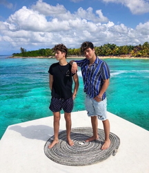 Loving boys feet 5d3627ca74fc2.jpg