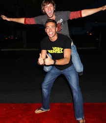Guys in flip flops 4 5d3635f150239.jpg