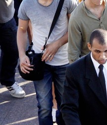 Guys in flip flops 4 5d3635f744c8a.jpg