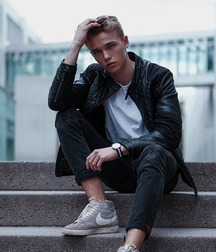 Twinks on holiday 5d363d535b786.jpg