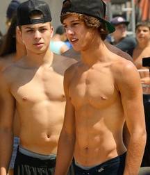 Twinks on holiday 5d363d5d6f214.jpg