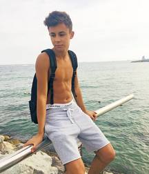 Twinks on holiday 5d363d5eddf84.jpg
