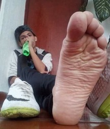 Bad boys feet 5d38a902cfa17.jpg
